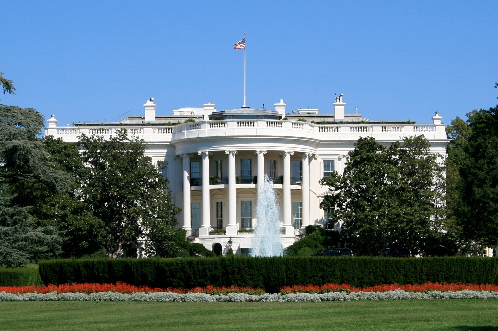 Suspect Dies After Shooting Near White House Security Checkpoint